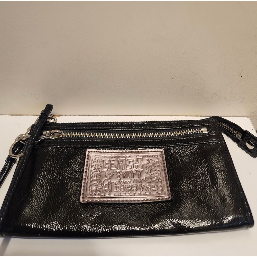 Coach "Poppy" Print Black Crinkly Patent Leather Zip Wallet/Wristlet Ret.$155 - Picture 3 of 9